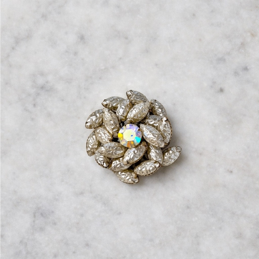 Vintage Juliana Unsigned Faux Pearl Aurora Borealis Rhinestone Brooch 1950s 125$